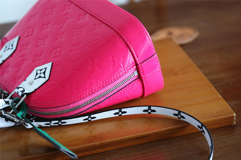 Fan Fashion Lu-Vi bags - 8276