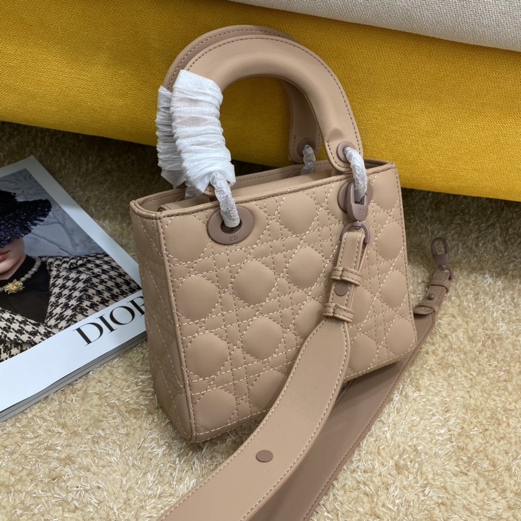 LADY MY ABC BAG 20CM BEIGE CANNAGE LAMBSKIN Amelia
