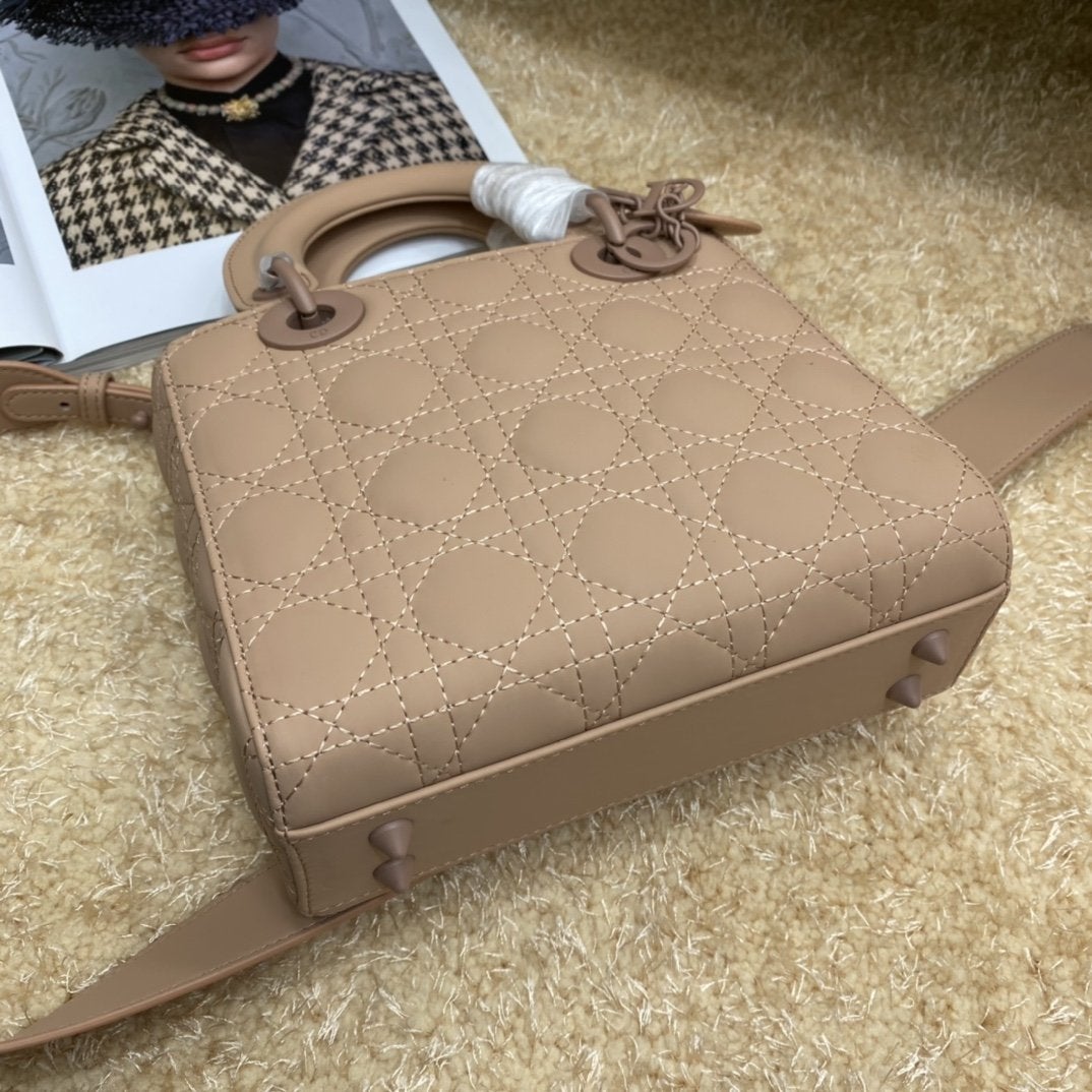LADY MY ABC BAG 20CM BEIGE CANNAGE LAMBSKIN Amelia