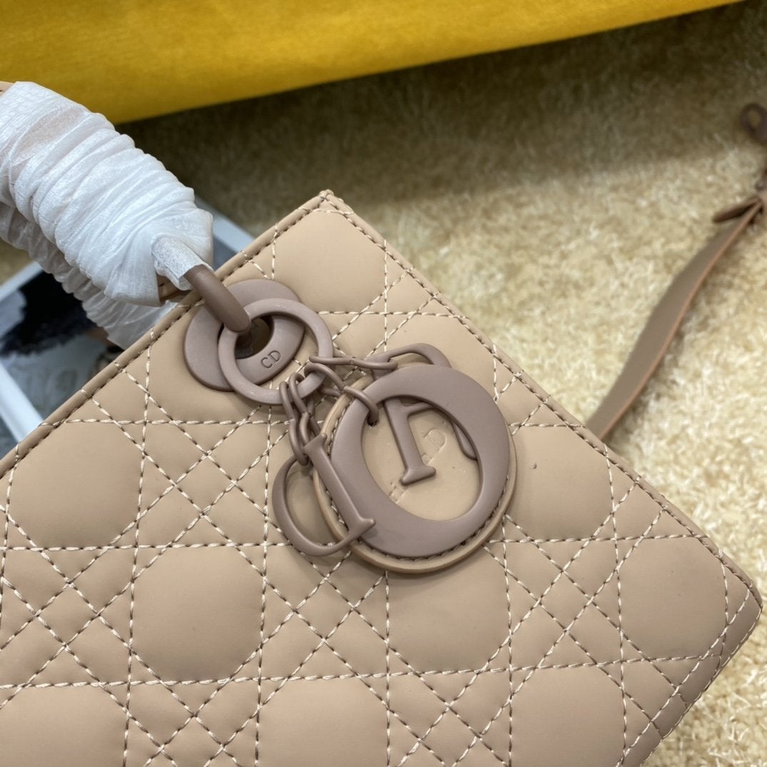 LADY MY ABC BAG 20CM BEIGE CANNAGE LAMBSKIN Amelia