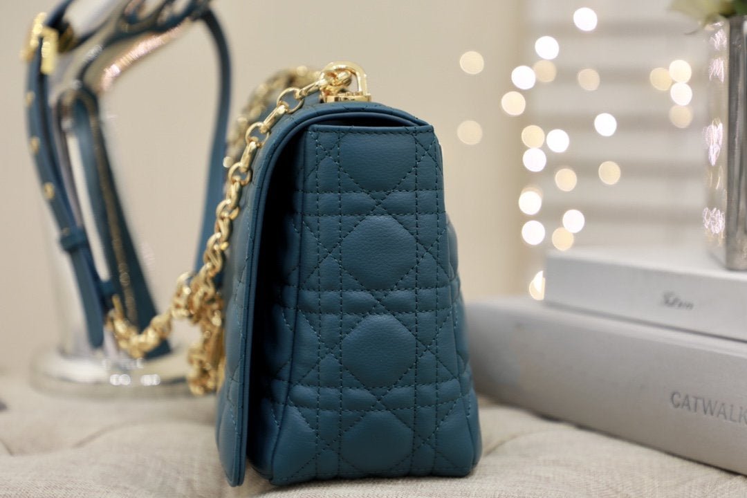 LARGE CARO BAG 28 DEEP OCEAN BLUE SUPPLE CANNAGE CALFSKIN Amelia