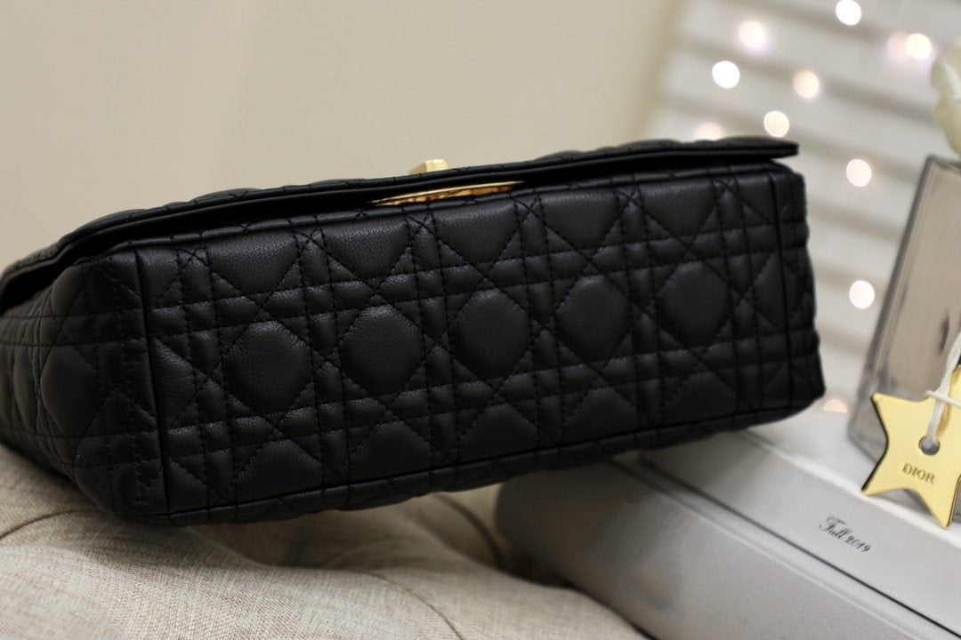 LARGE CARO BAG 28 BLACK SUPPLE CANNAGE CALFSKIN Amelia