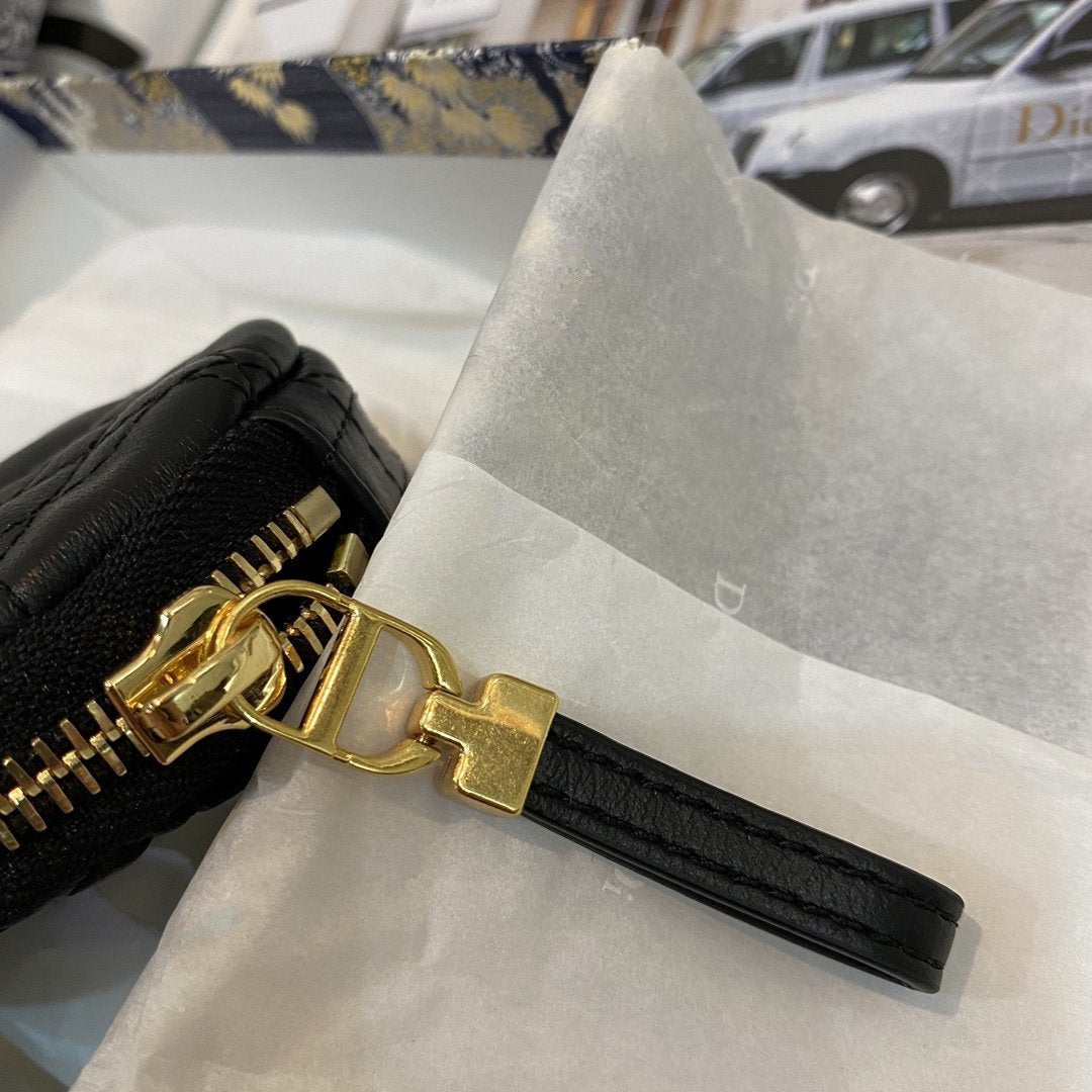 DETACHABLE CARO ROUND COIN PURSE BLACK CANNAGE CALFSKIN Amelia