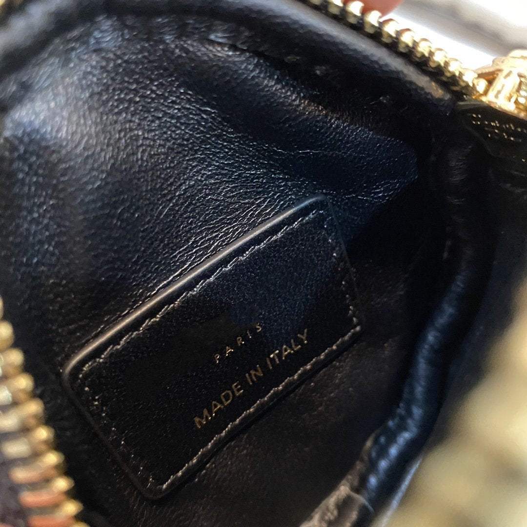 DETACHABLE CARO ROUND COIN PURSE BLACK CANNAGE CALFSKIN Amelia