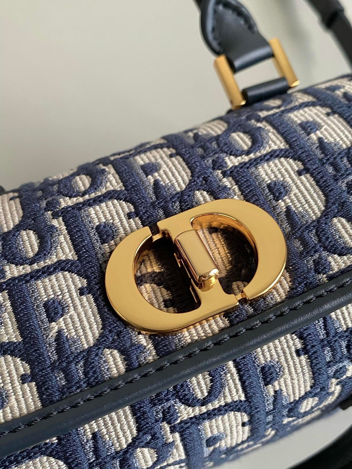 SMALL BOSTON 22 BLUE OBLIQUE EMBROIDERY Amelia