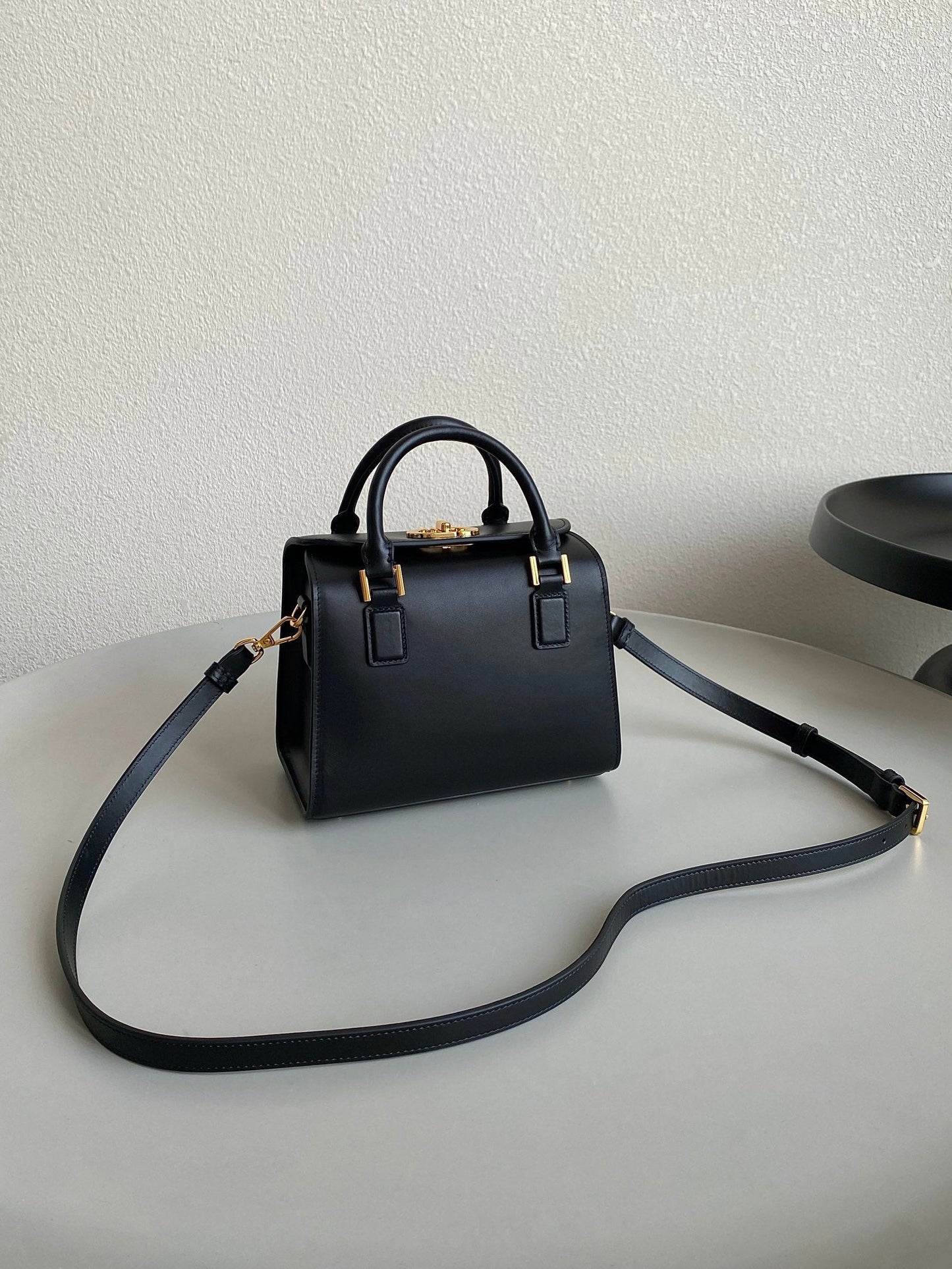 SMALL BOSTON 22 BLACK BOX CALFSKIN Amelia