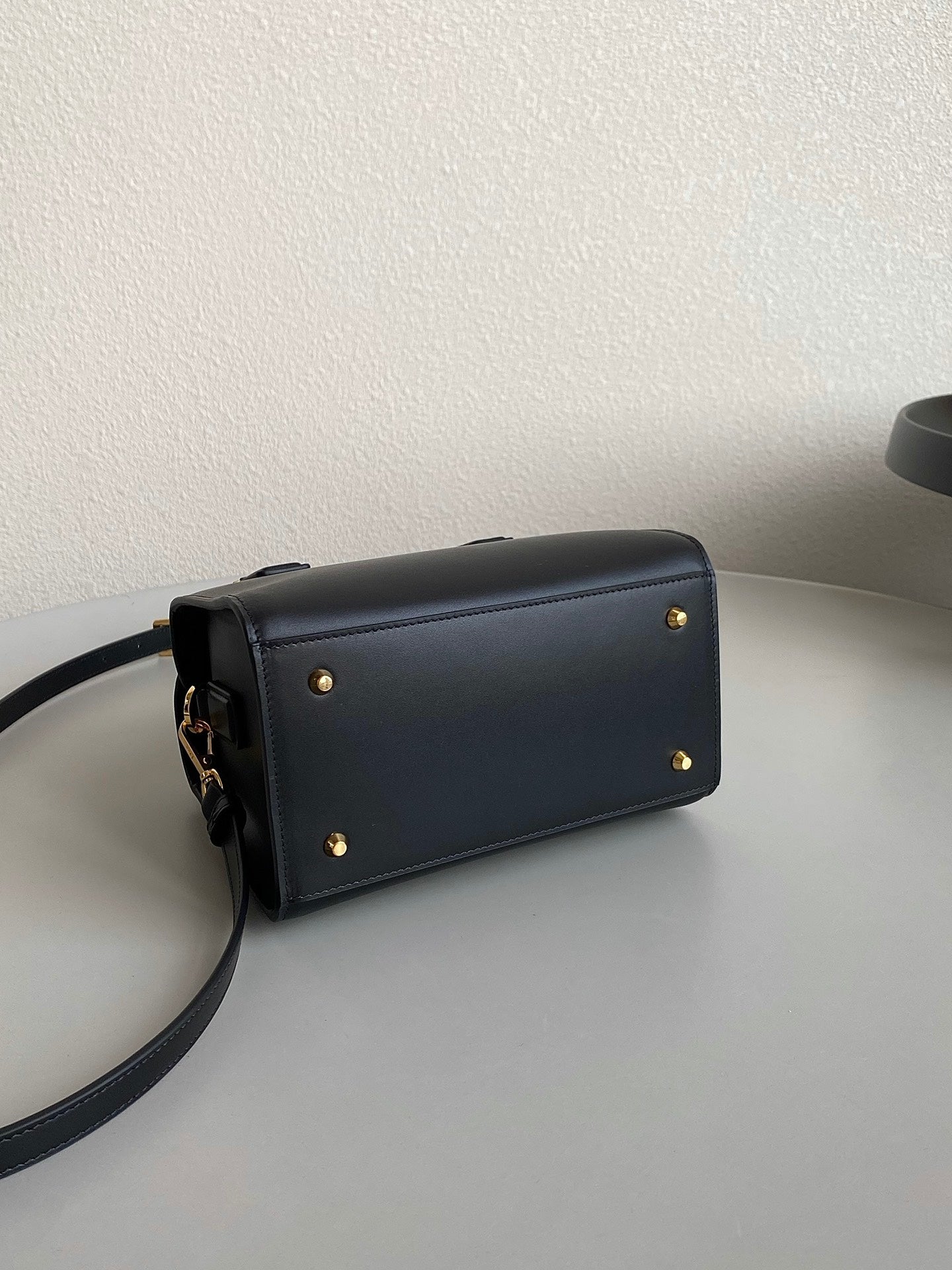 SMALL BOSTON 22 BLACK BOX CALFSKIN Amelia
