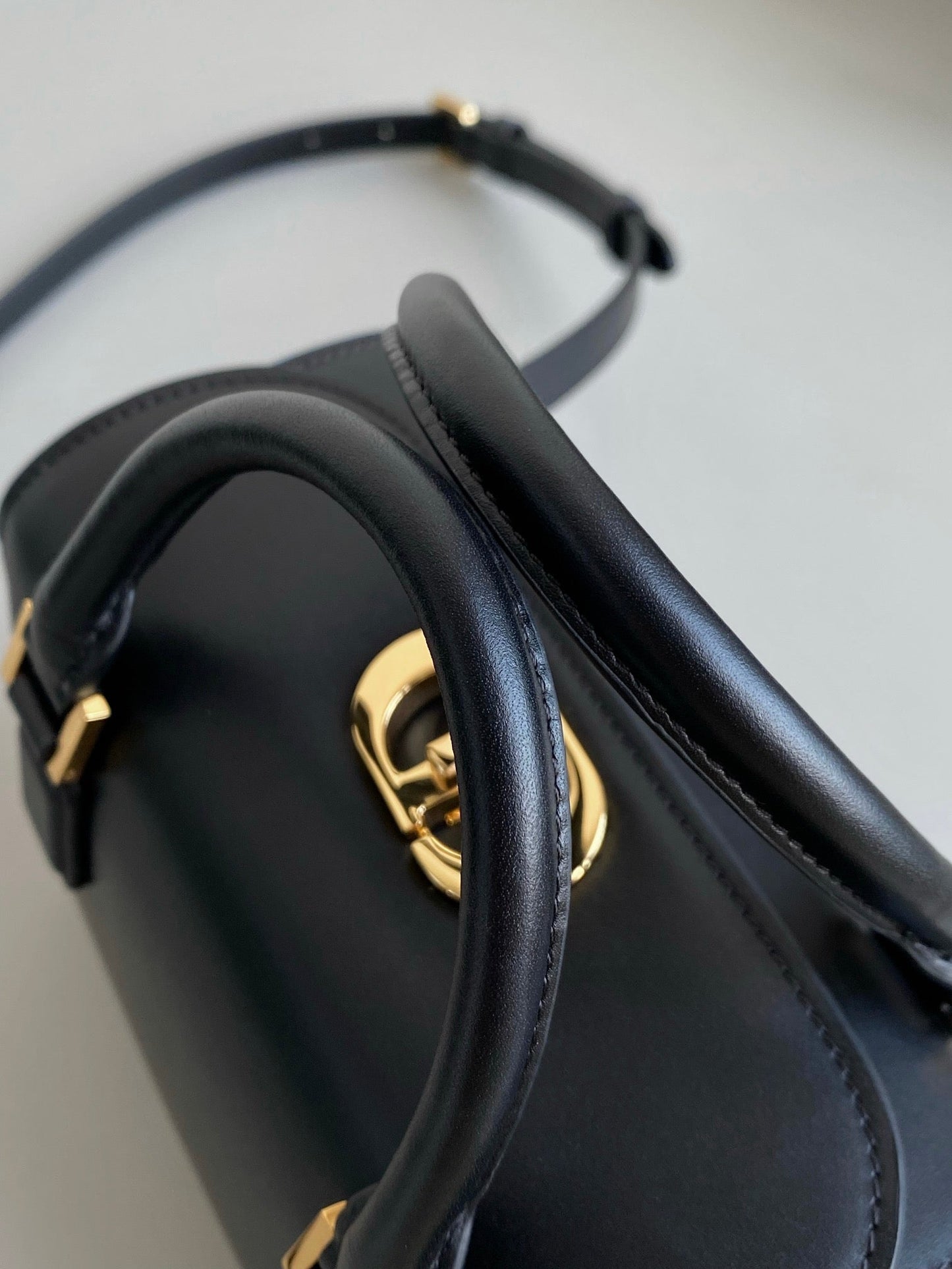 SMALL BOSTON 22 BLACK BOX CALFSKIN Amelia