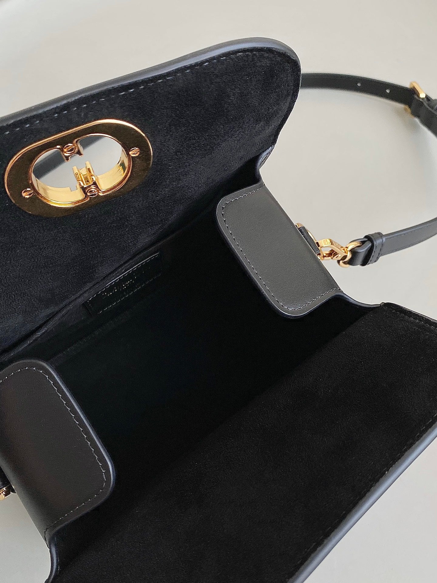 SMALL BOSTON 22 BLACK BOX CALFSKIN Amelia