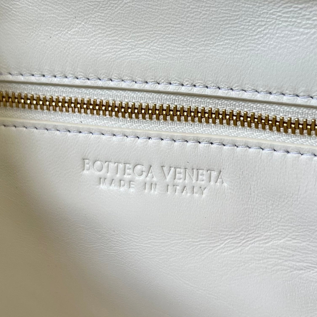 Amelia GETAWAY SMALL 23CM WHITE LAMBSKIN Amelia