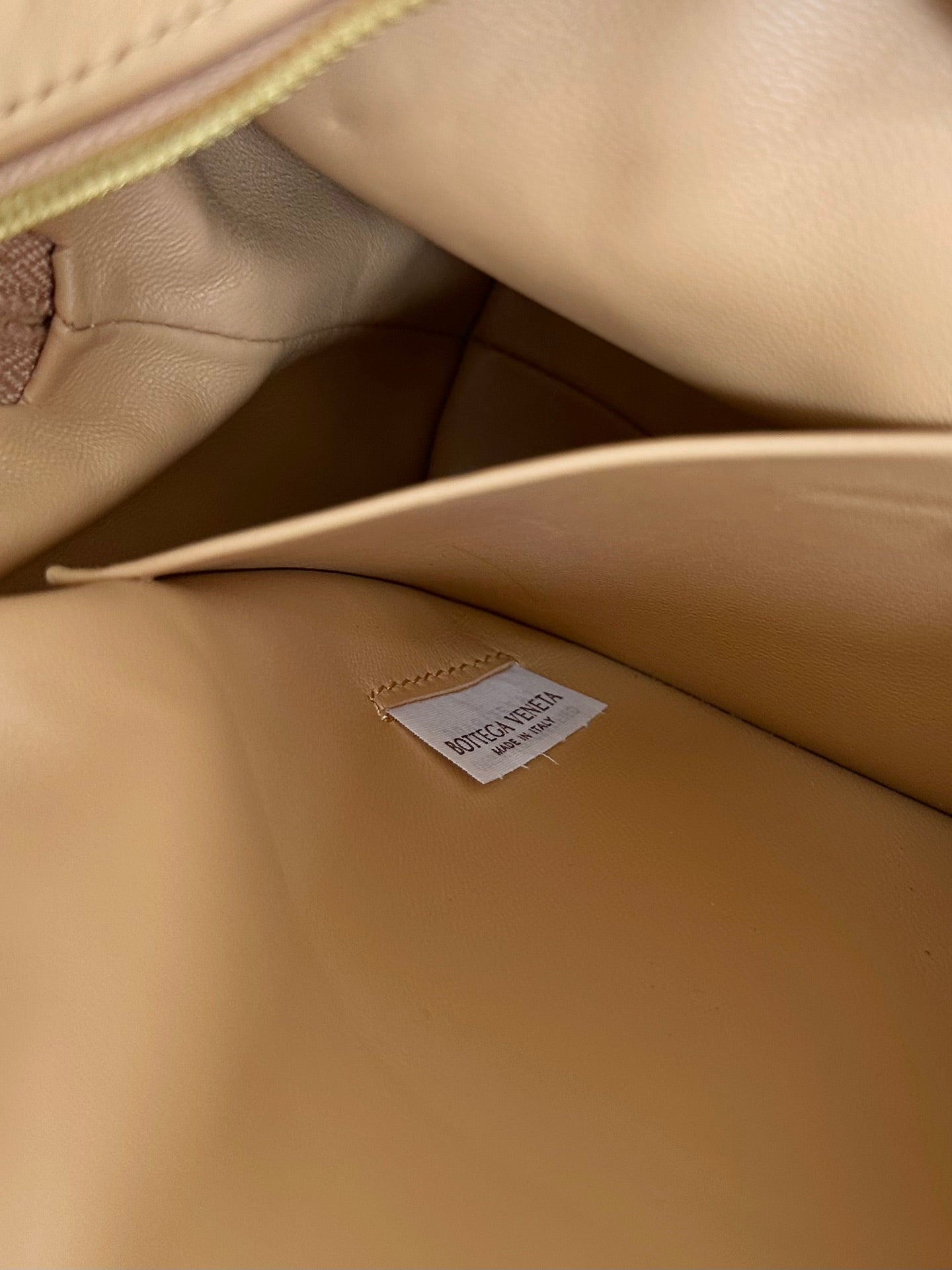 Amelia LOOP SMALL 23CM BEIGE CALFSKIN