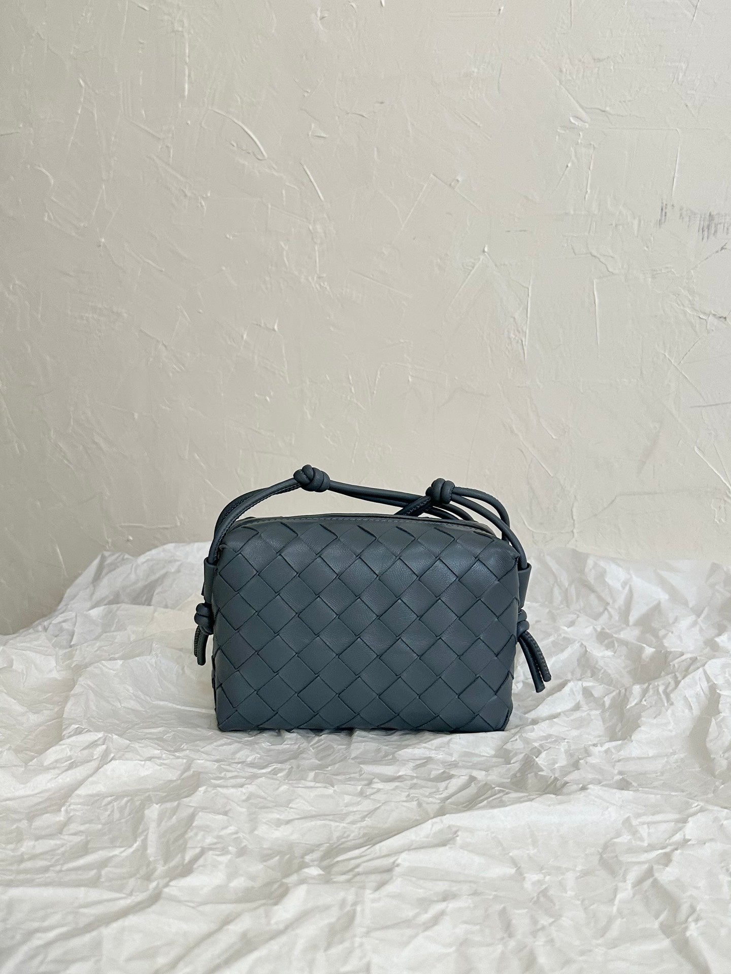Amelia LOOP MINI 17CM GREY CALFSKIN