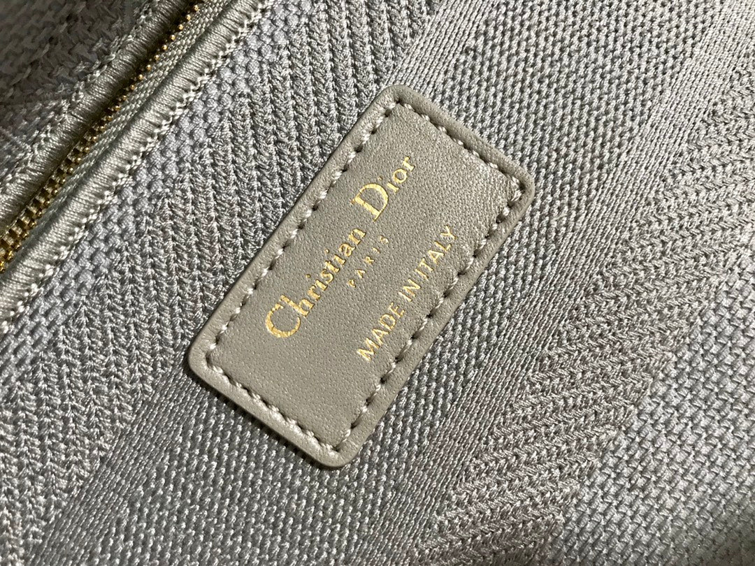 MEDIUM LADY D-LITE 24 GRAY CANNAGE EMBROIDERY Amelia