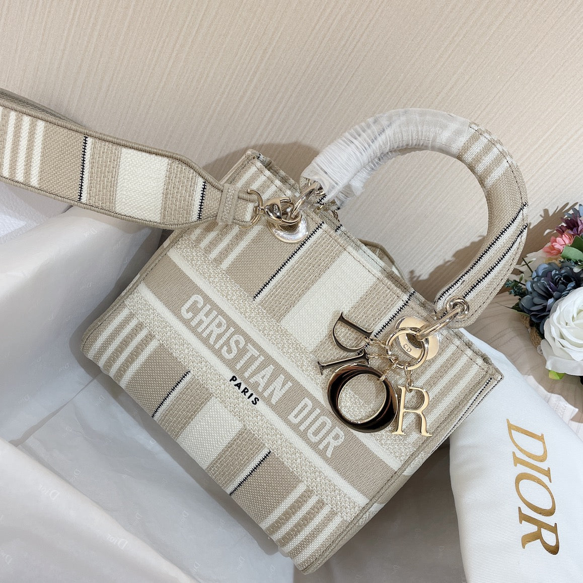 MEDIUM LADY-DLITE BAG BEIGE STRIPES EMBROIDERY Amelia