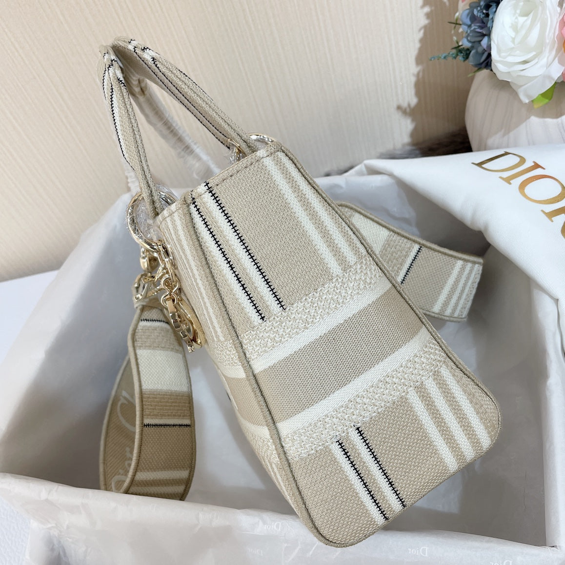 MEDIUM LADY-DLITE BAG BEIGE STRIPES EMBROIDERY Amelia
