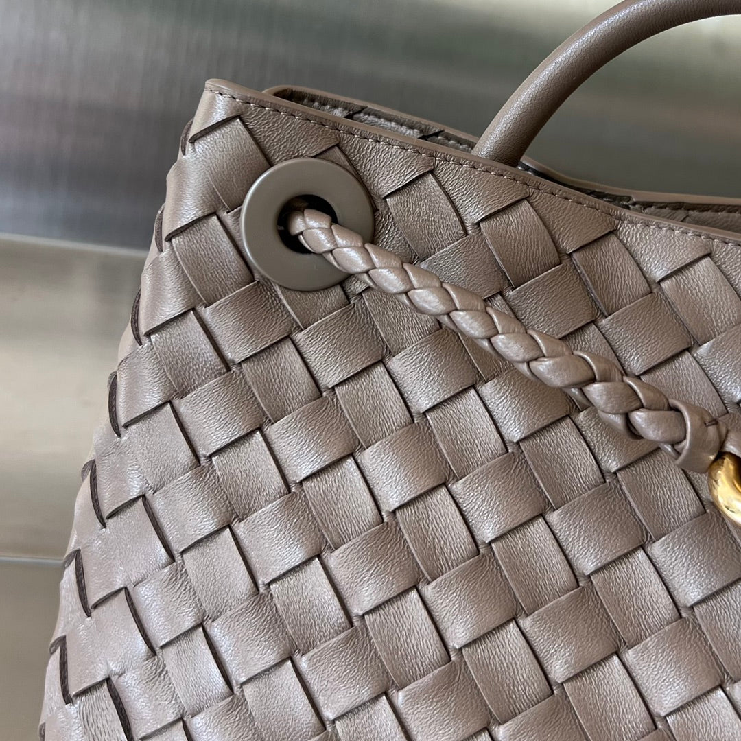 Amelia SMALL ANDIAMO 25CM CHOCOLATE LAMBSKIN Amelia