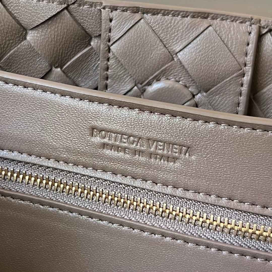 Amelia SMALL ANDIAMO 25CM CHOCOLATE LAMBSKIN Amelia Amelia