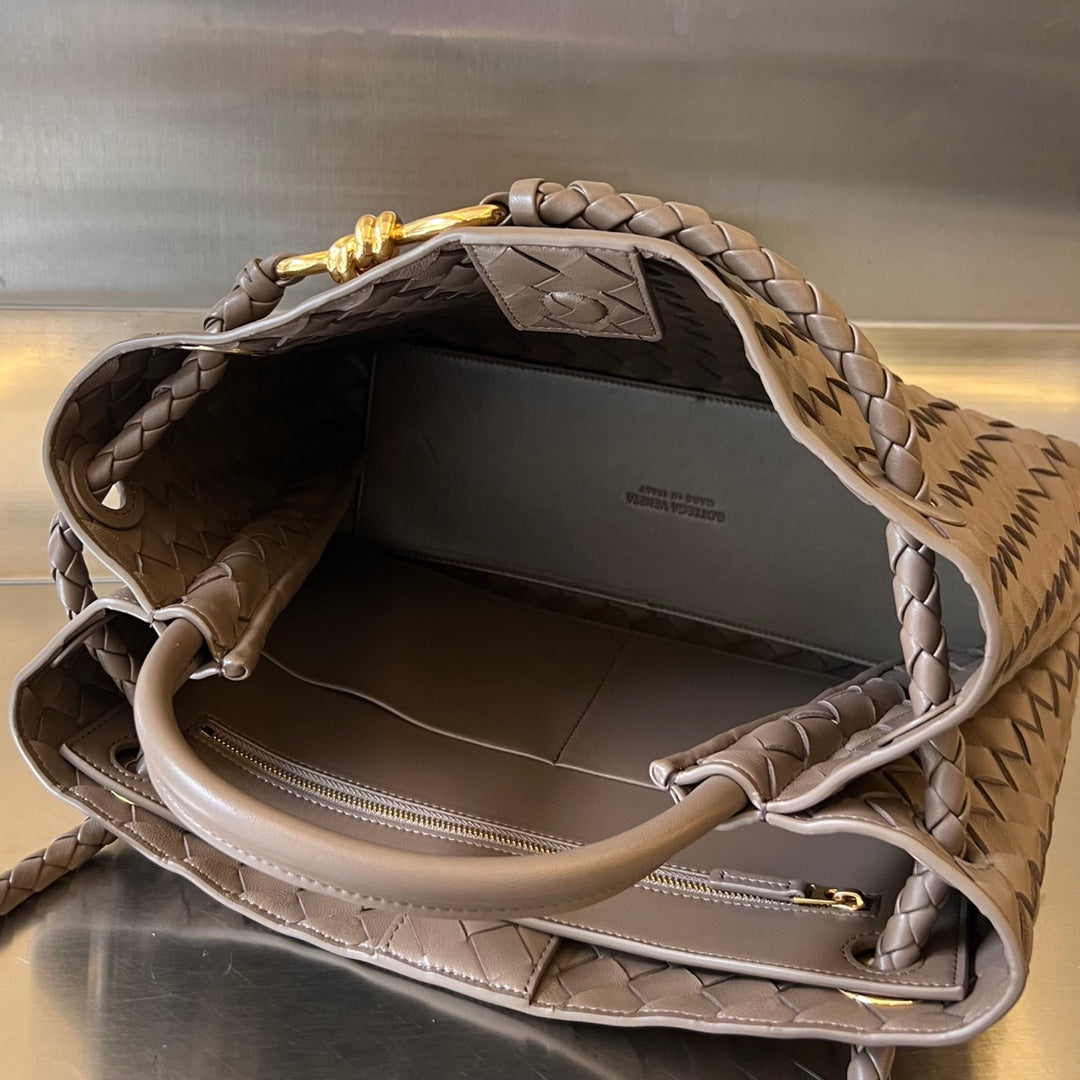 Amelia MEDIUM ANDIAMO 32CM CHOCOLATE LAMBSKIN
