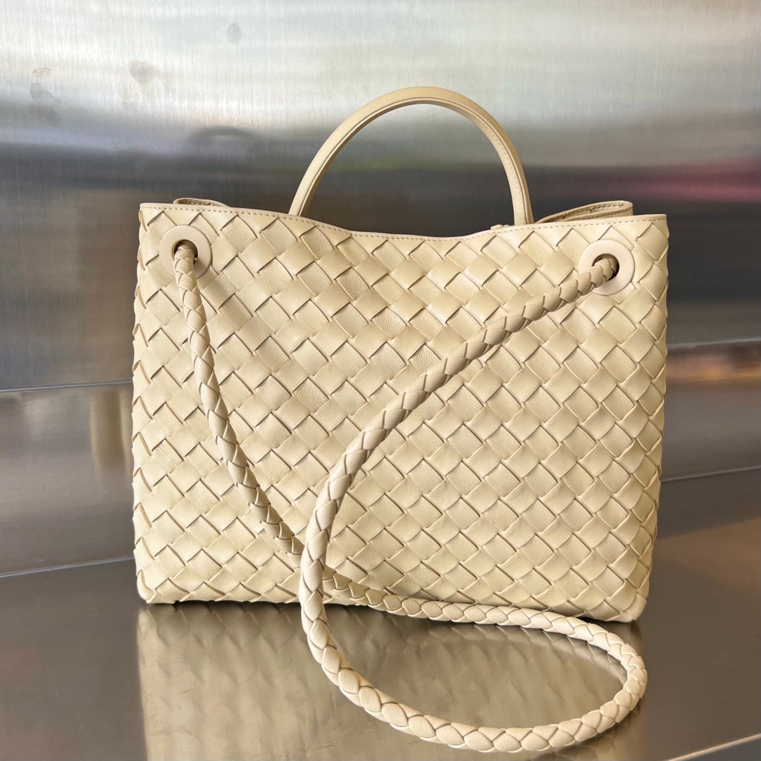 Amelia MEDIUM ANDIAMO 32CM BEIGE LAMBSKIN
