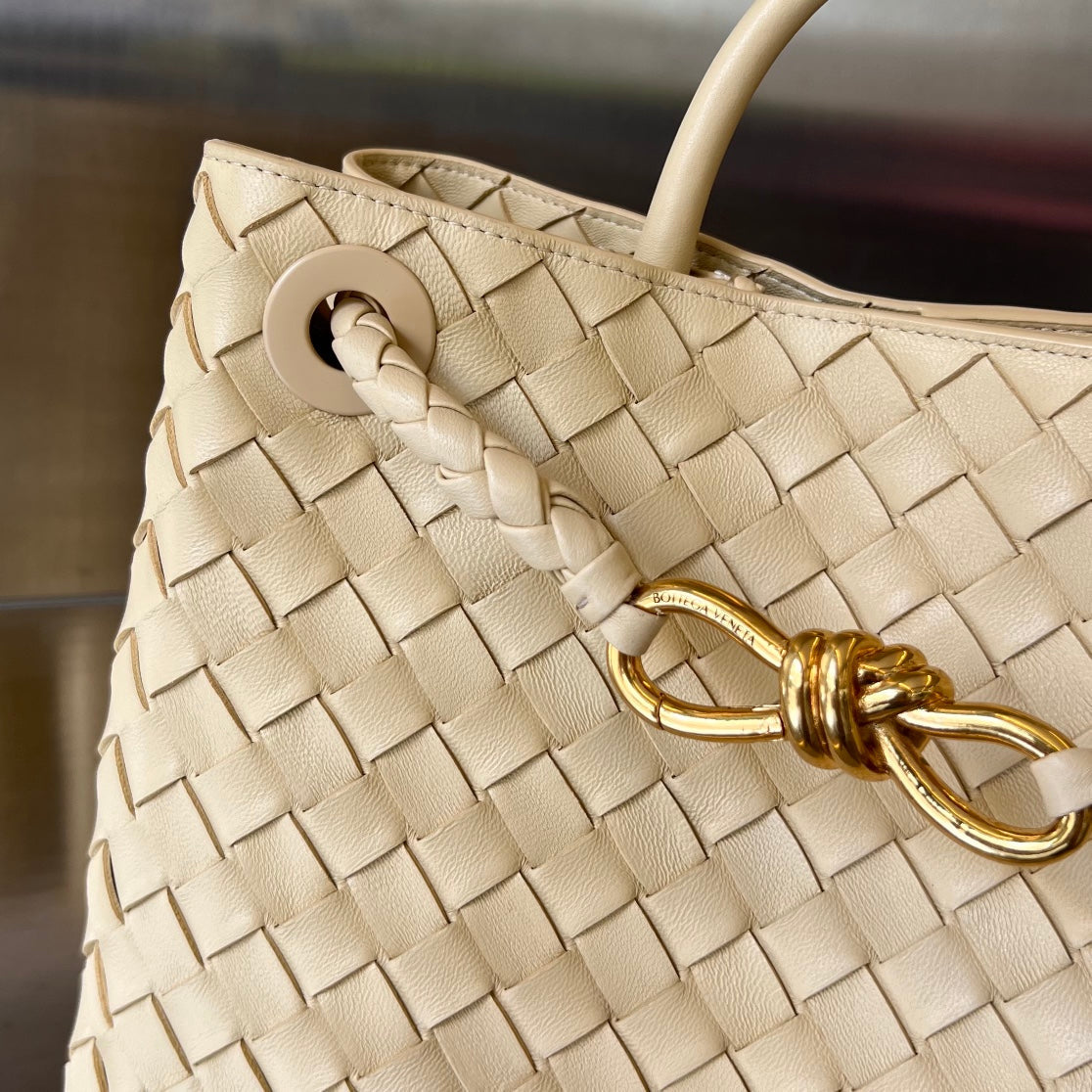 Amelia MEDIUM ANDIAMO 32CM BEIGE LAMBSKIN Amelia Amelia