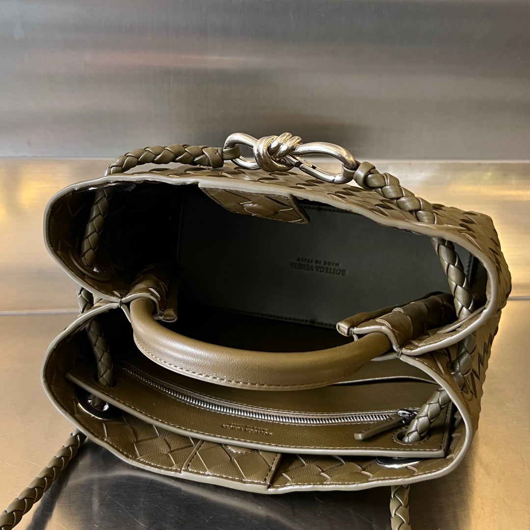 Amelia SMALL ANDIAMO 25CM DARK OLIVE LAMBSKIN Amelia Amelia