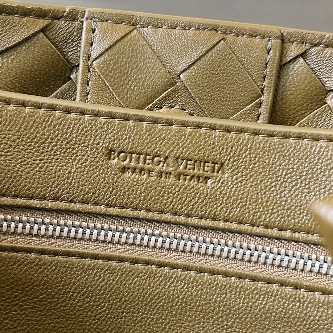 Amelia SMALL ANDIAMO 25CM DARK OLIVE LAMBSKIN Amelia