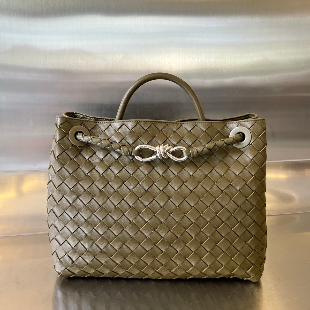 Amelia MEDIUM ANDIAMO 32CM OLIVE LAMBSKIN Amelia
