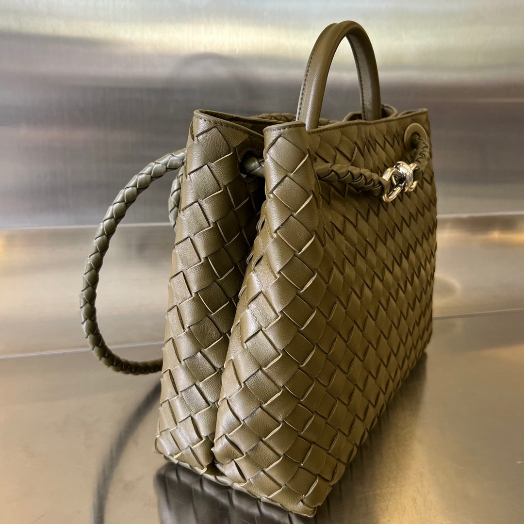 Amelia MEDIUM ANDIAMO 32CM OLIVE LAMBSKIN Amelia