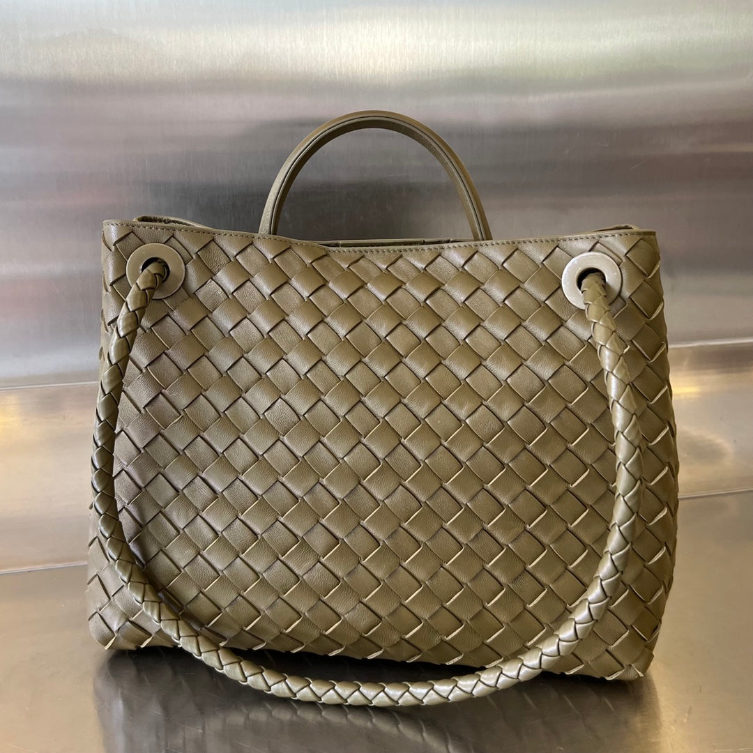 Amelia MEDIUM ANDIAMO 32CM OLIVE LAMBSKIN Amelia