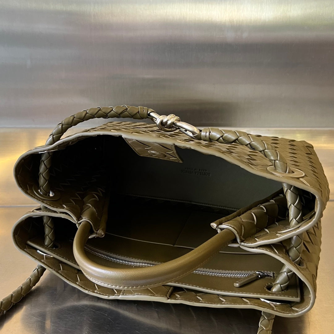 Amelia MEDIUM ANDIAMO 32CM OLIVE LAMBSKIN Amelia