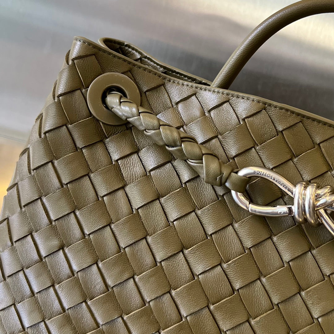 Amelia MEDIUM ANDIAMO 32CM OLIVE LAMBSKIN Amelia Amelia