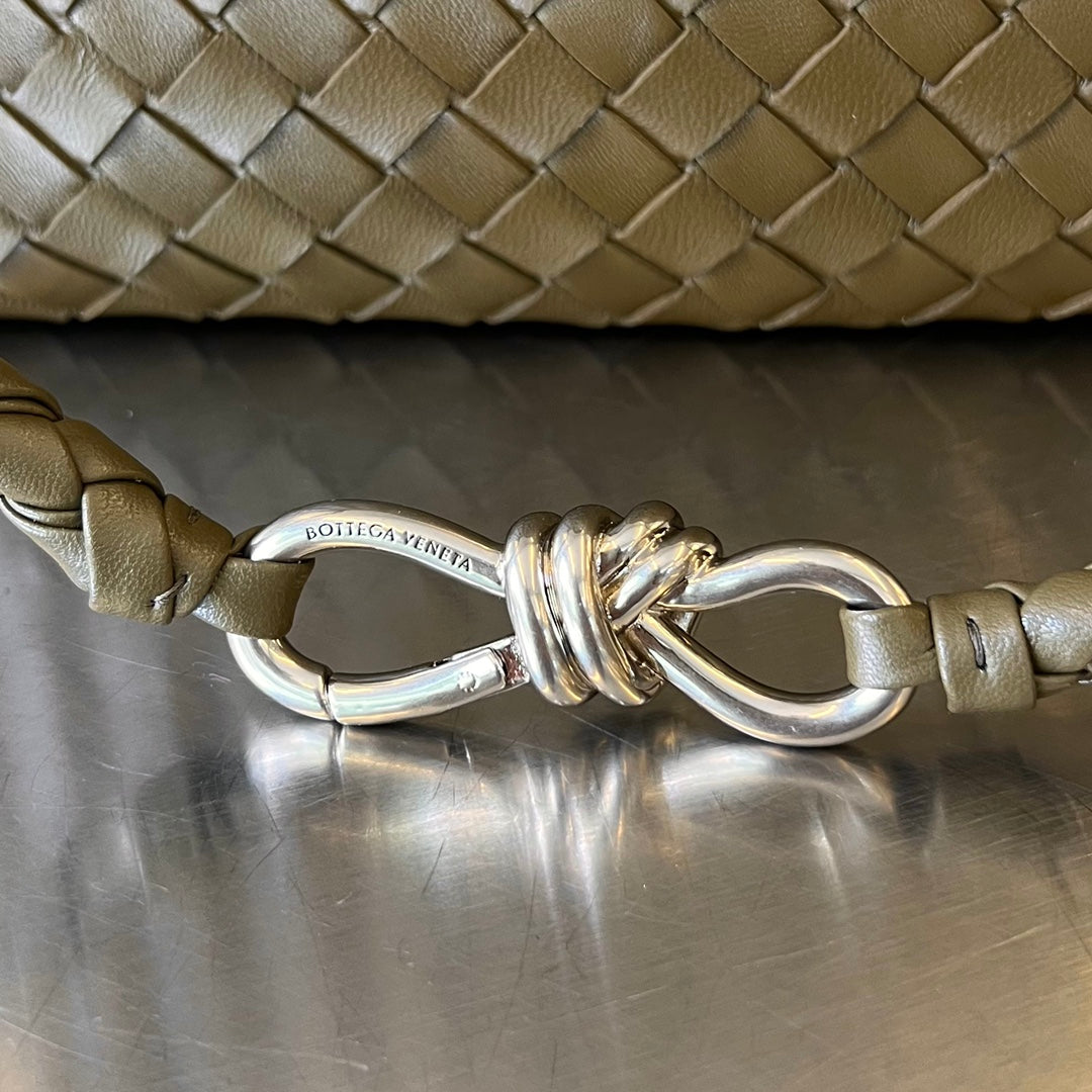 Amelia MEDIUM ANDIAMO 32CM OLIVE LAMBSKIN