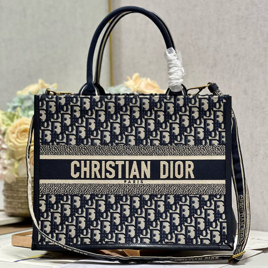 CD MEDIUM BOOK TOTE 36 BLUE OBLIQUE EMBROIDERY Amelia