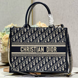 CD MEDIUM BOOK TOTE 36 BLUE OBLIQUE EMBROIDERY Amelia