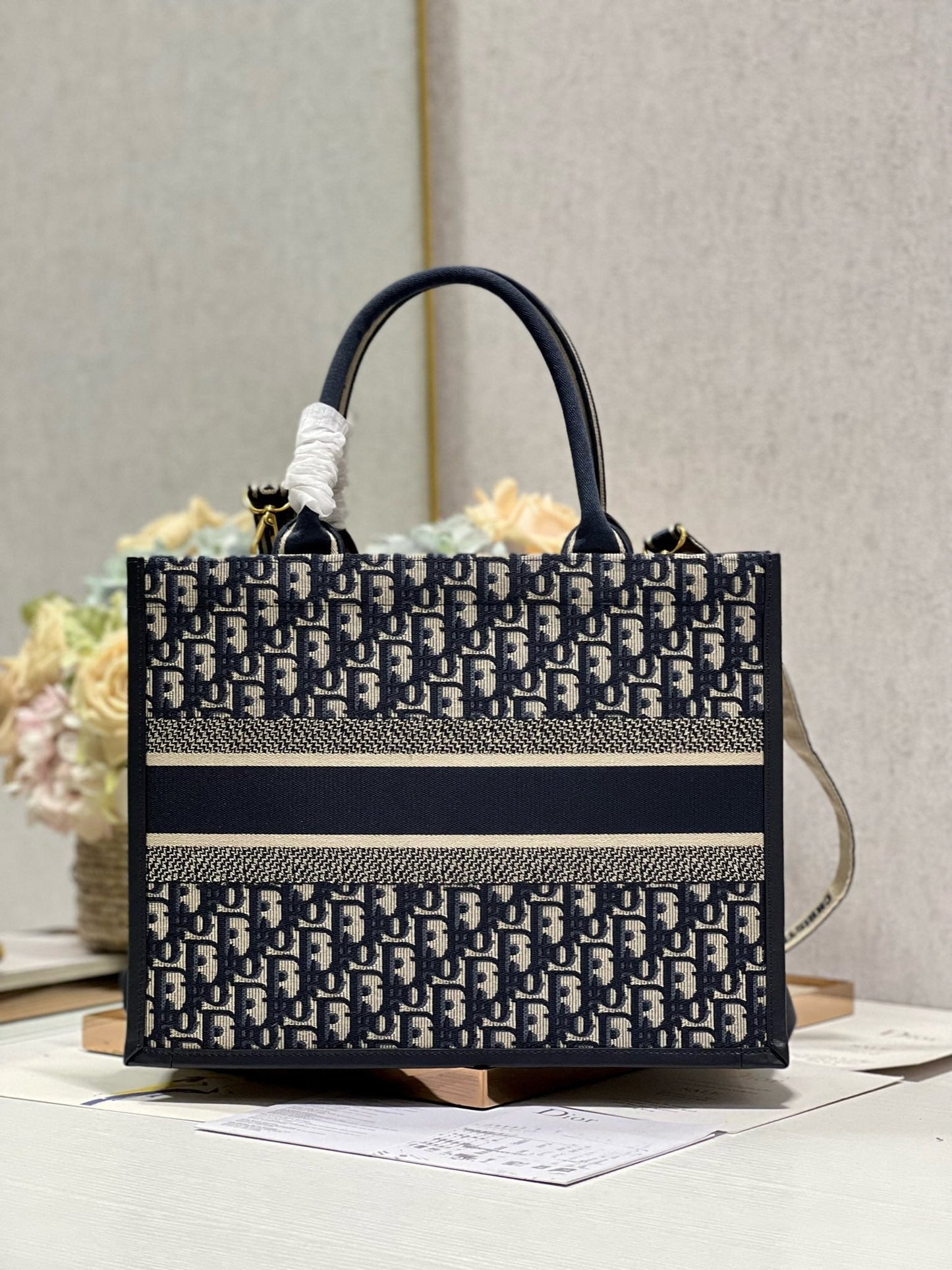 CD MEDIUM BOOK TOTE 36 BLUE OBLIQUE EMBROIDERY Amelia