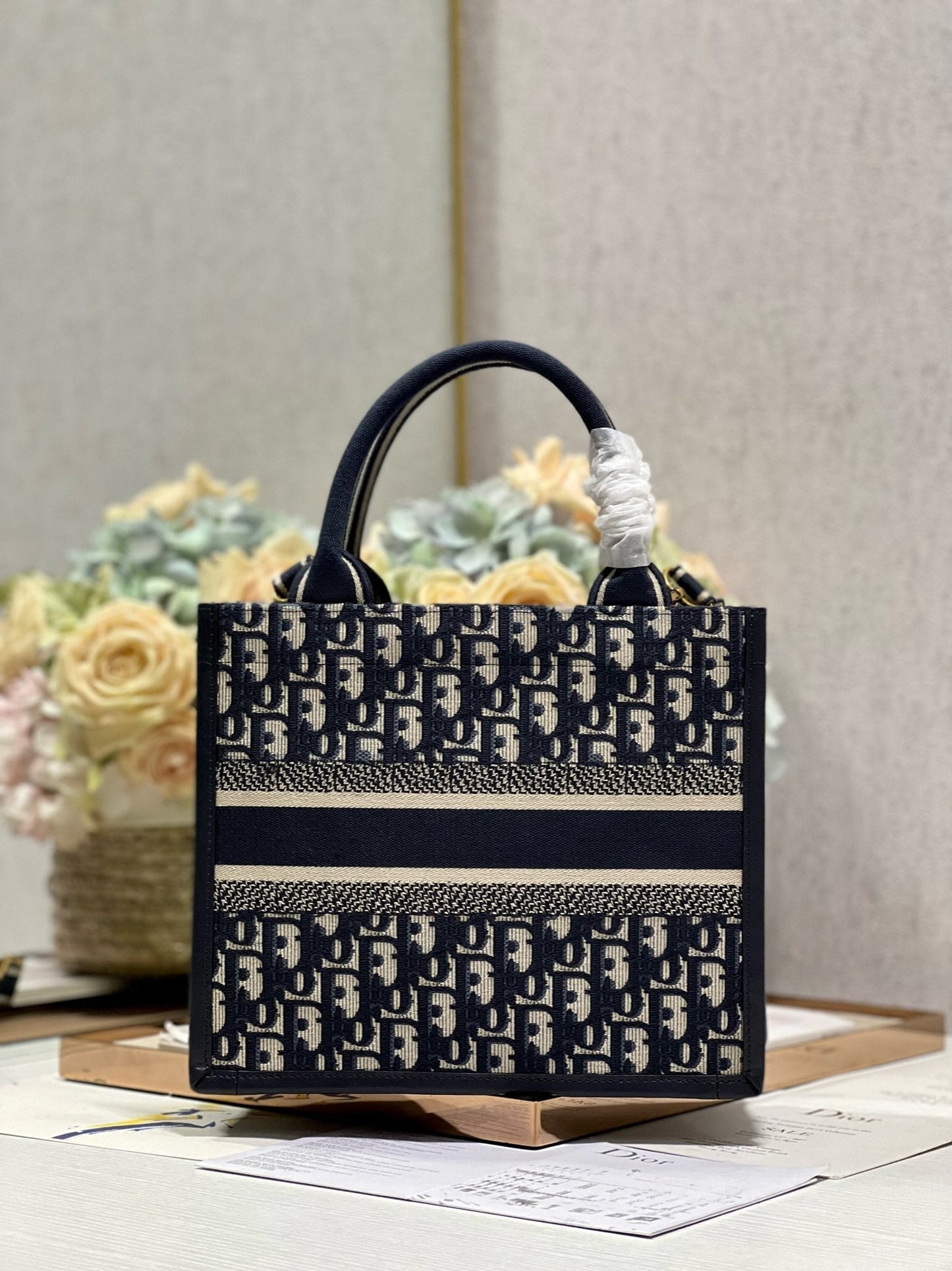 CD SMALL BOOK TOTE 26 BLUE OBLIQUE EMBROIDERY Amelia
