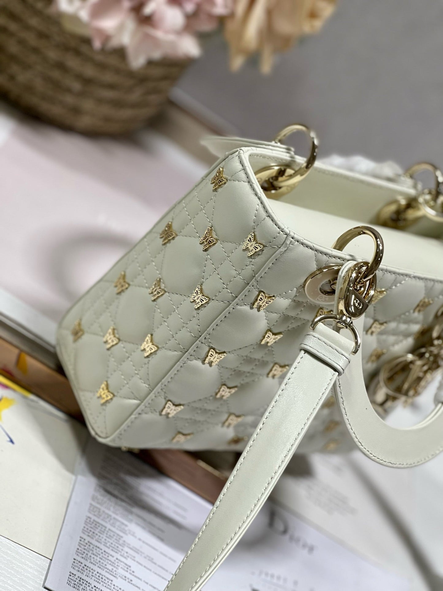 SMALL LADY 20 BUTTERFLY STUD WHITE LAMBSKIN Amelia