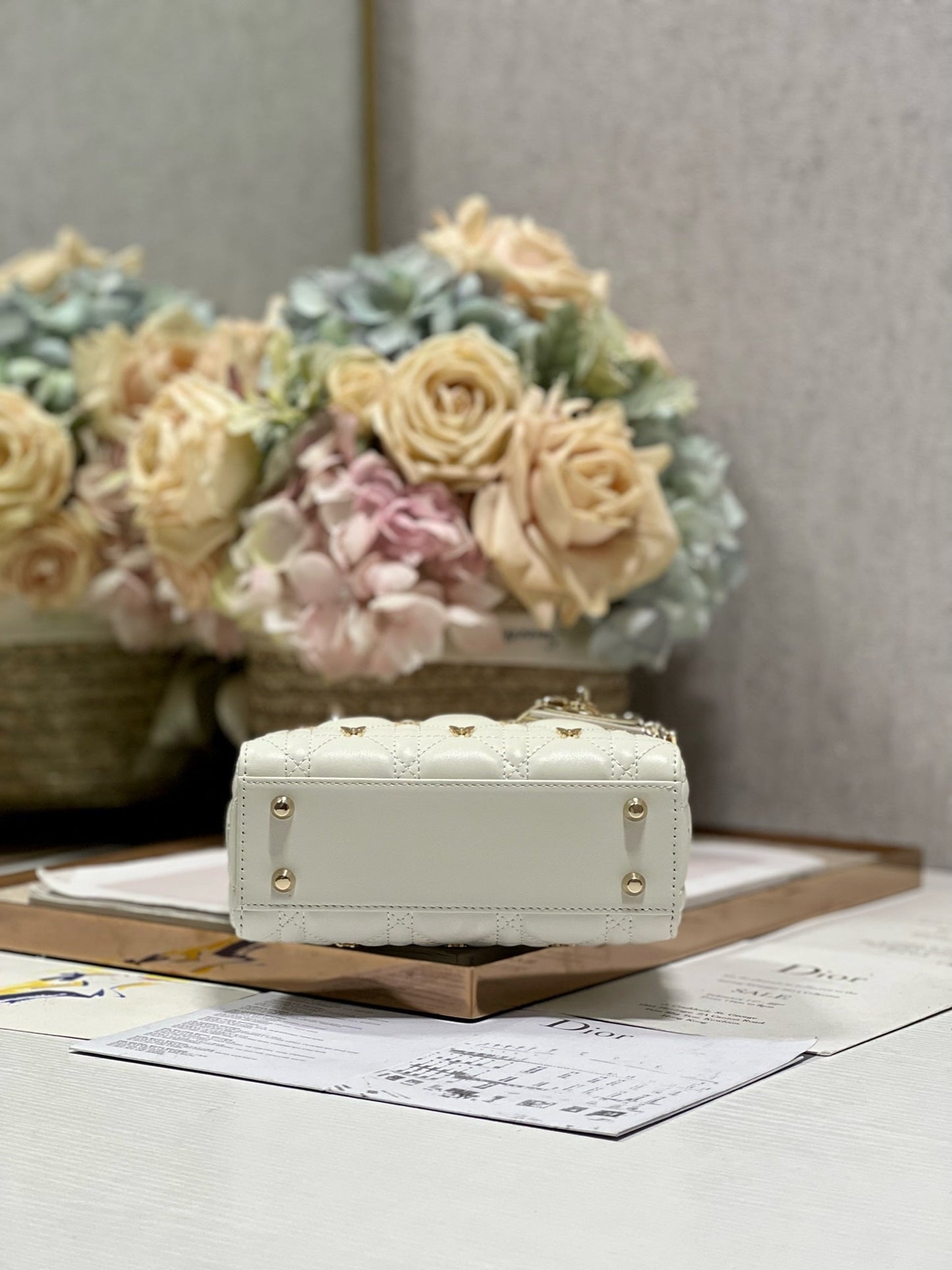 MINI LADY 17 BUTTERFLY STUD WHITE LAMBSKIN Amelia