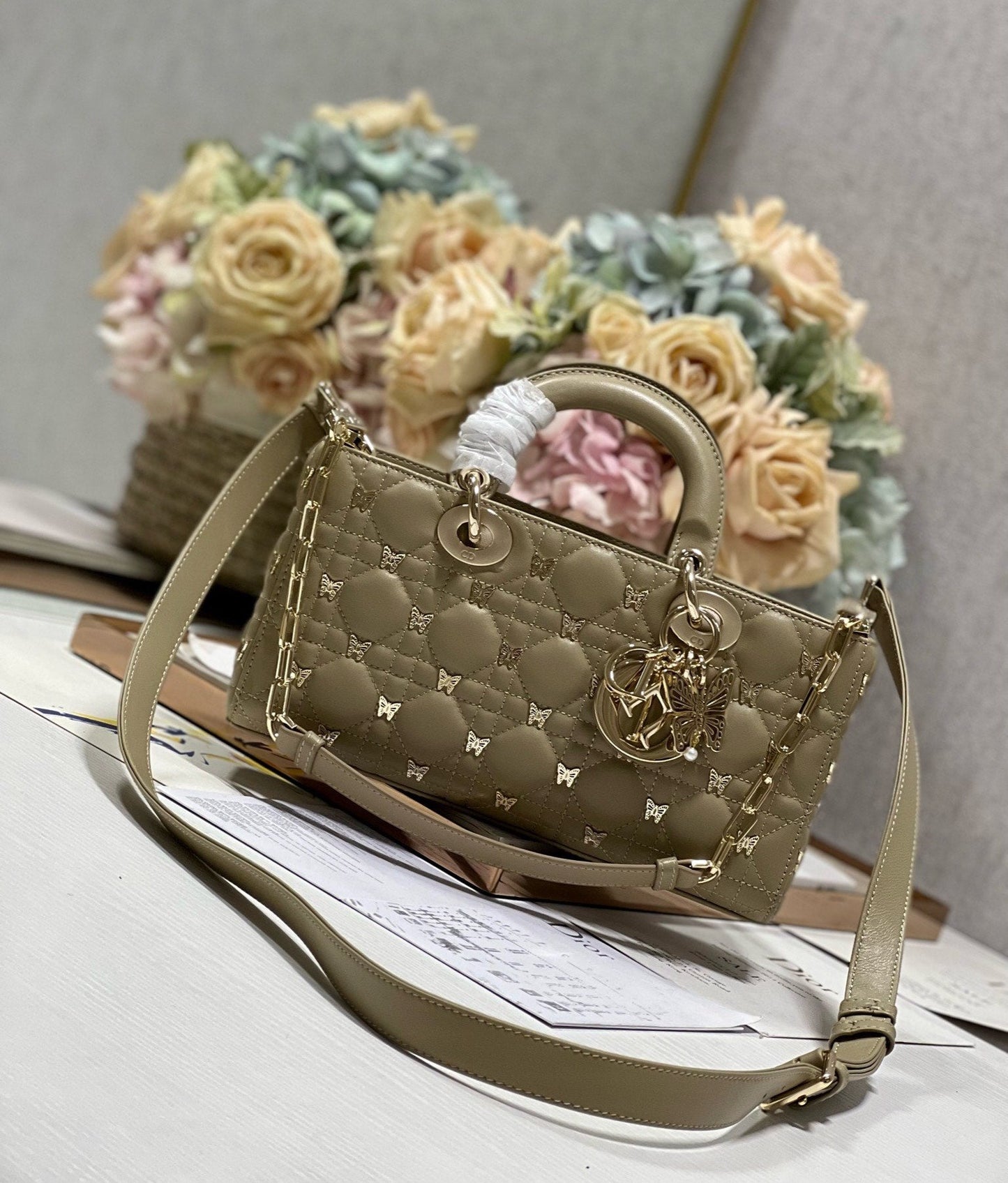 MEDIUM LADY D-JOY 26 BUTTERFLY STUD OLIVE LAMBSKIN Amelia