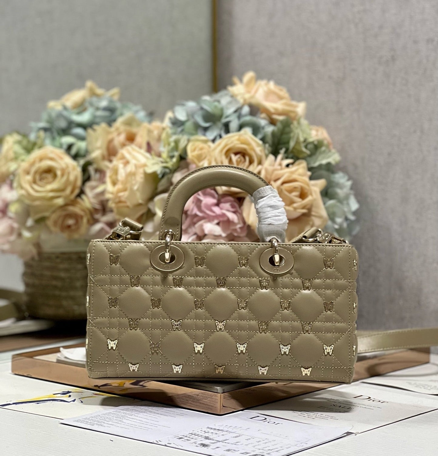 MEDIUM LADY D-JOY 26 BUTTERFLY STUD OLIVE LAMBSKIN Amelia