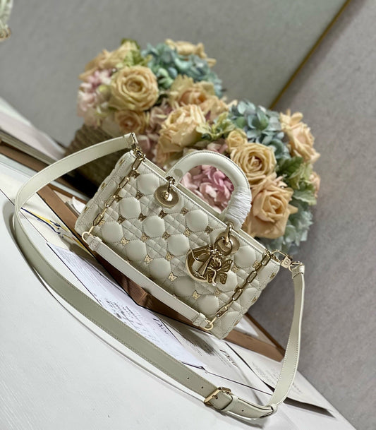 MEDIUM LADY D-JOY 26 BUTTERFLY STUD WHITE LAMBSKIN Amelia