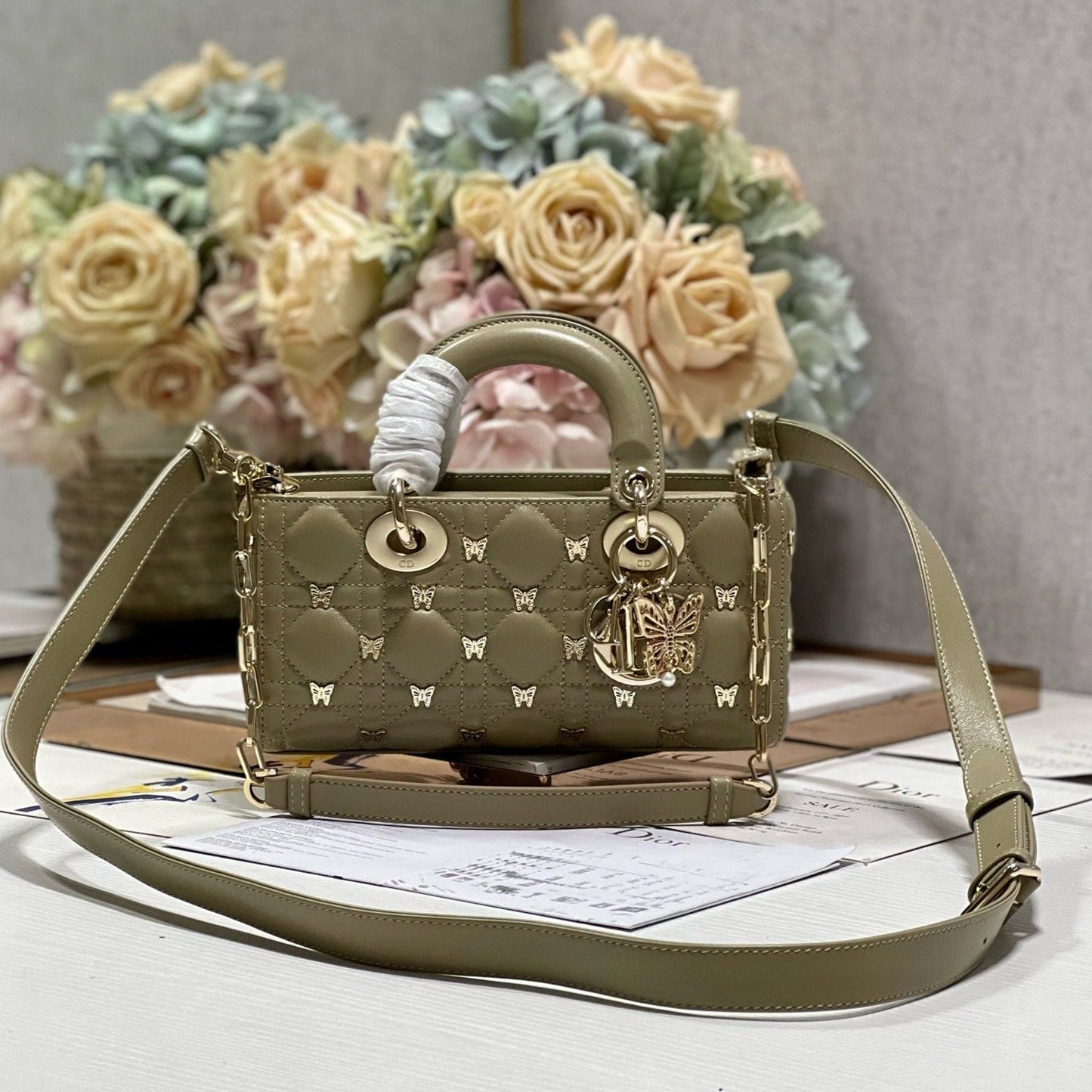 SMALL LADY D-JOY 22 BUTTERFLY STUD OLIVE LAMBSKIN Amelia