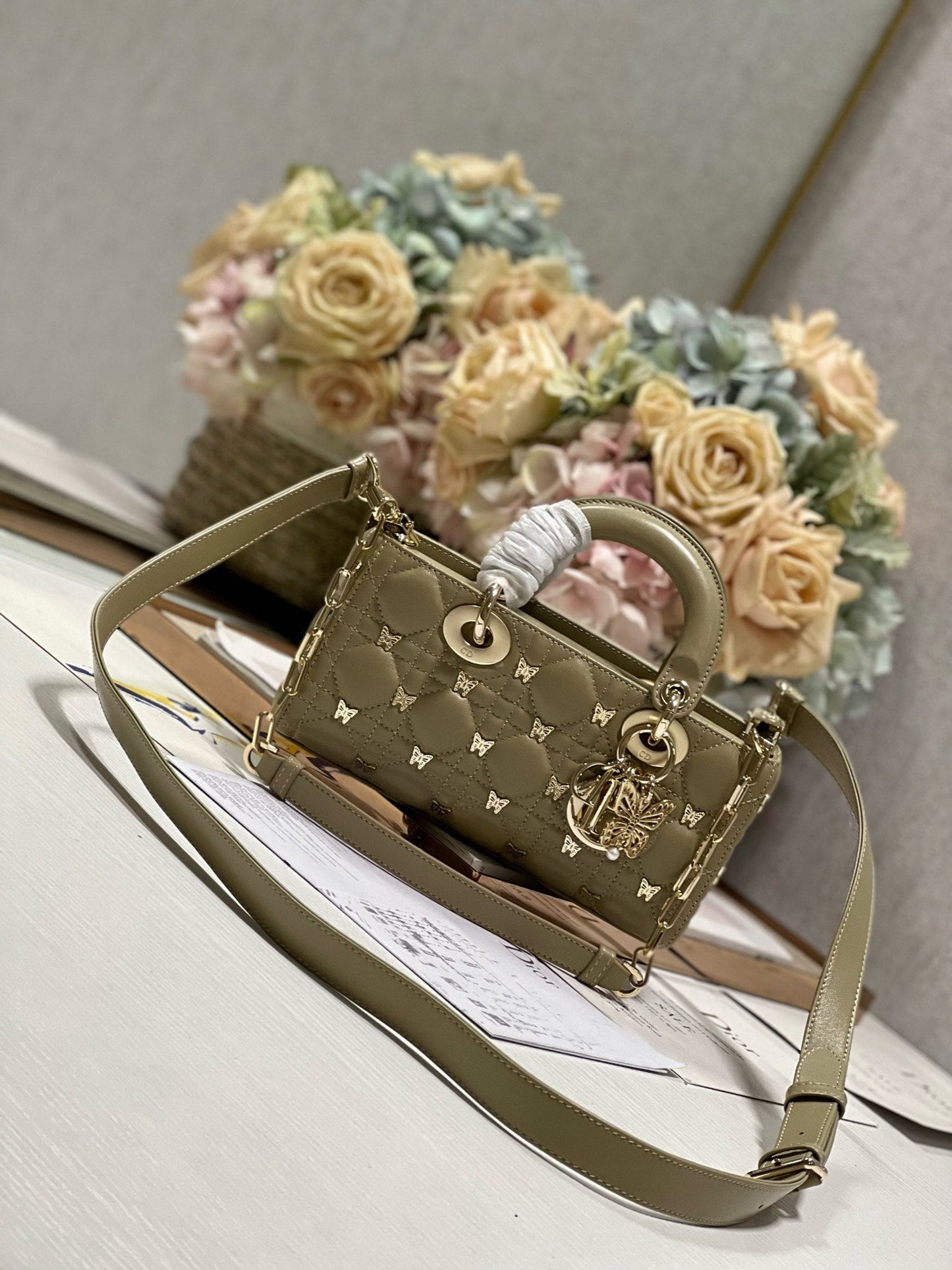 SMALL LADY D-JOY 22 BUTTERFLY STUD OLIVE LAMBSKIN Amelia