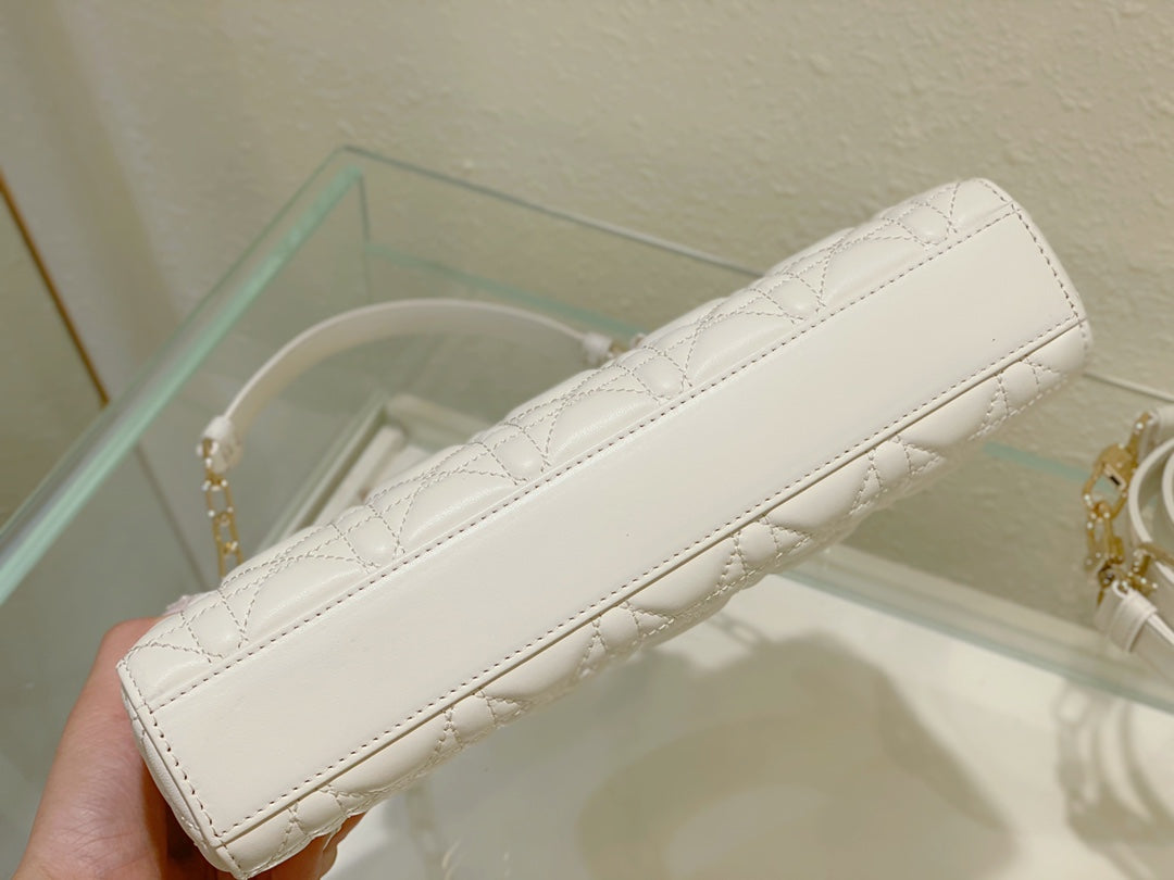 MEDIUM LADY D-JOY 26 WHITE LAMBSKIN Amelia
