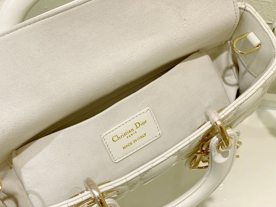 MEDIUM LADY D-JOY 26 WHITE LAMBSKIN Amelia