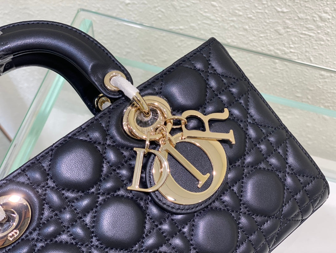 MEDIUM LADY D-JOY 26 BLACK LAMBSKIN Amelia