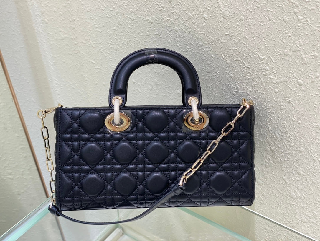MEDIUM LADY D-JOY 26 BLACK LAMBSKIN Amelia