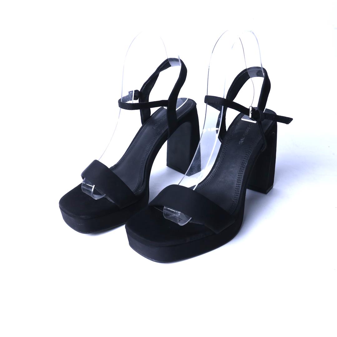 STRADIVARIUS .