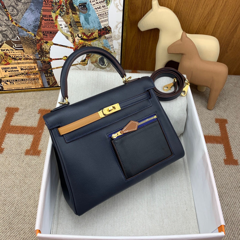 Amelia - HMS Bags - 1719
