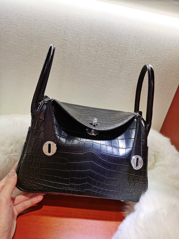 Amelia - HMS Bags - 1752
